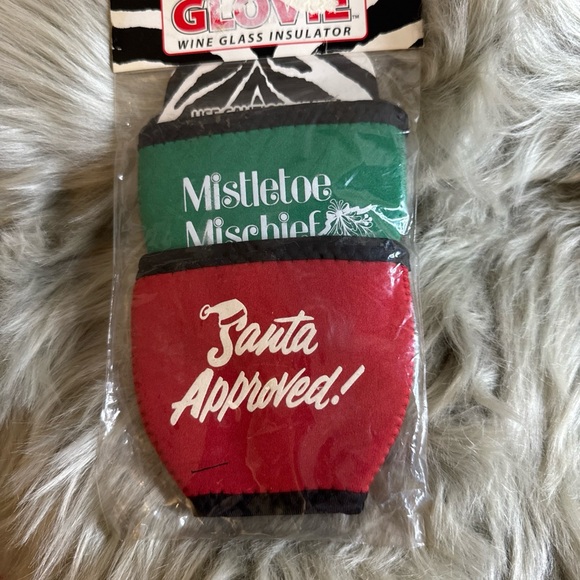 WINOS Gloveie Wine Glass Cool Sleeves Girlfriends Gift Women In Need Of Sanity - Picture 2 of 5